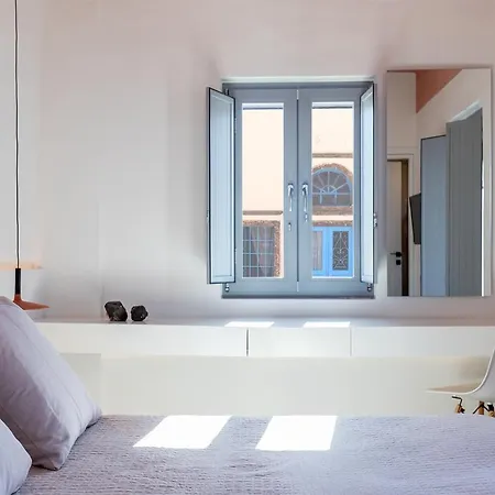 Unique Rooms- Center Fira (Santorini)